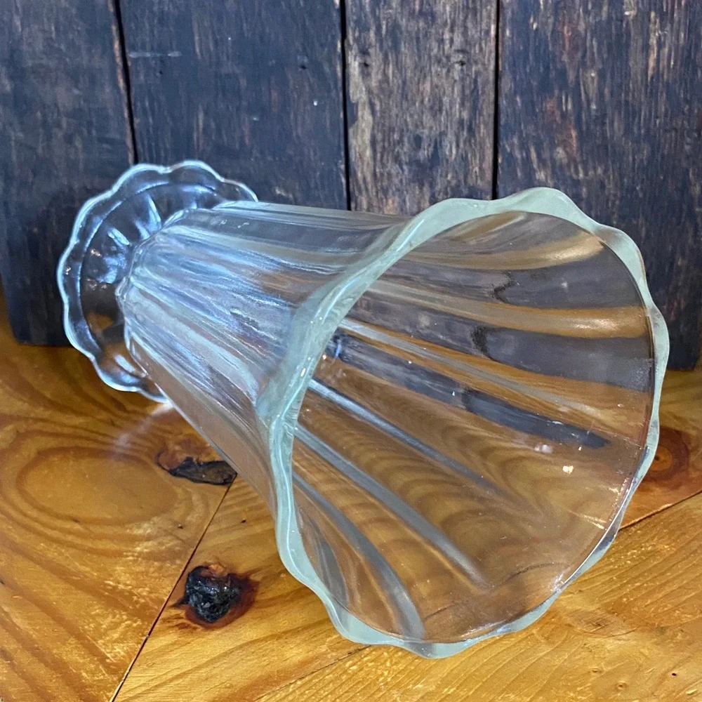 Vtg footed Glass Vase - Picture 4 of 5